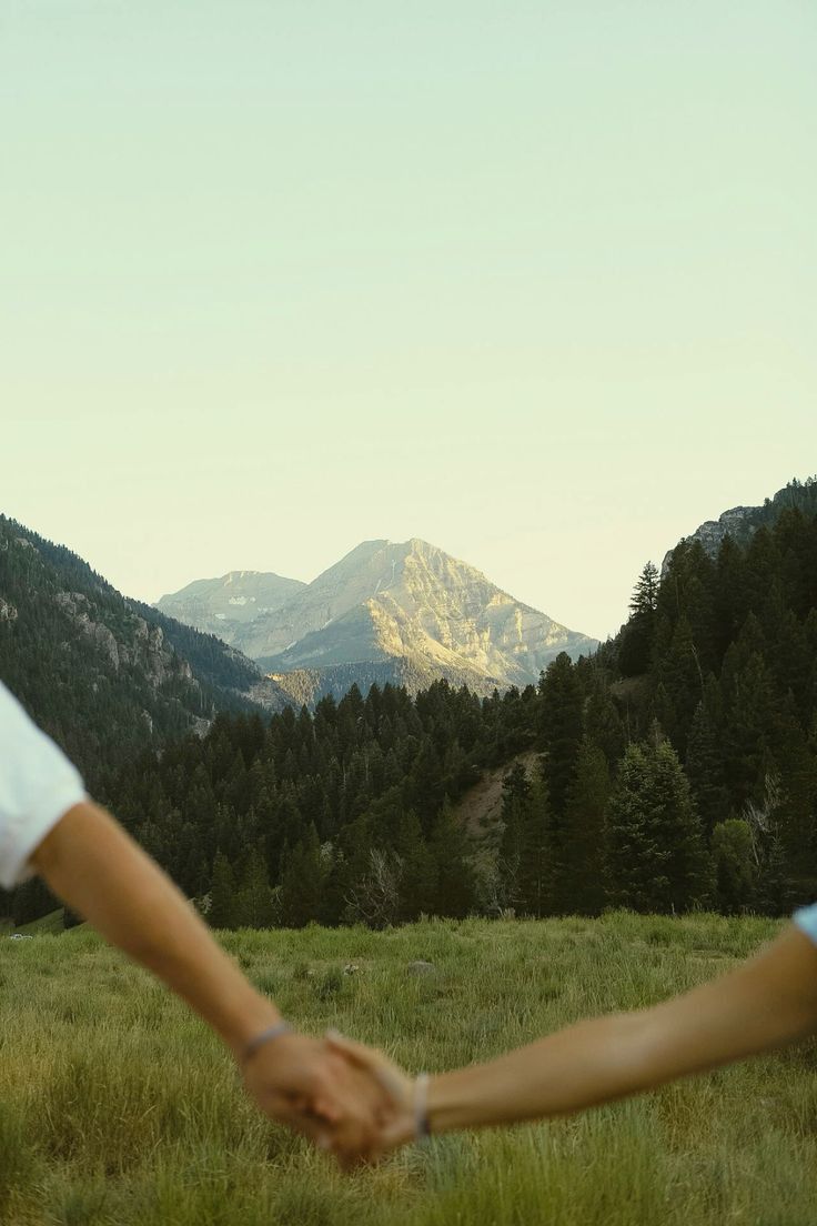 𝚕𝚒𝚗𝚐𝚎𝚛𝚒𝚗𝚐 𝚜𝚑𝚊𝚍𝚘𝚠